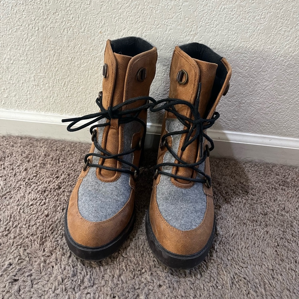 Eva & Zoe Heeled Boots size